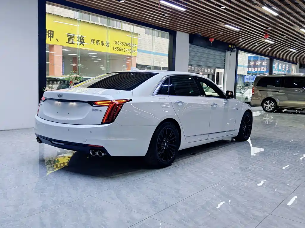 CADILLAC CT6