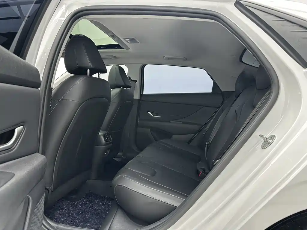 Hyundai Elantra 2022 1.5L CVT LUX Luxury