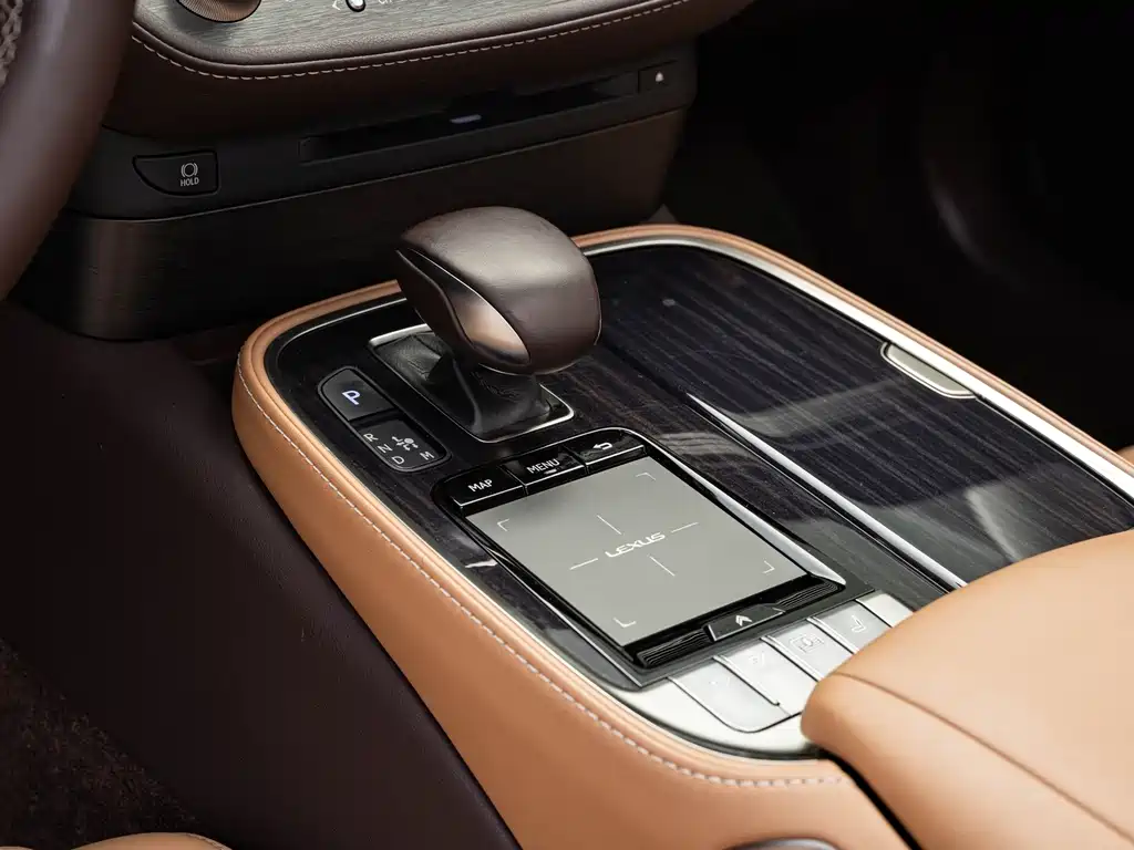 Lexus LS — миниатюра 15