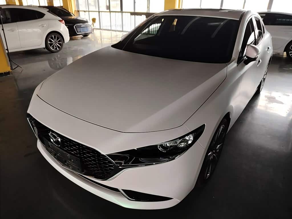 Mazda Mazda3 Axela 2.0 л 2024 г. Белый, пробег 16700 км