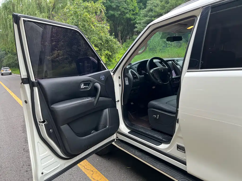 Nissan Patrol 2017 4.0L AT