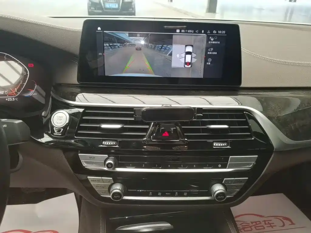 BMW 5 Series — миниатюра 13