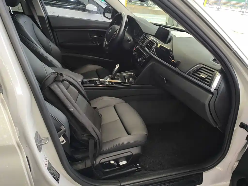 BMW 3 Series — миниатюра 25