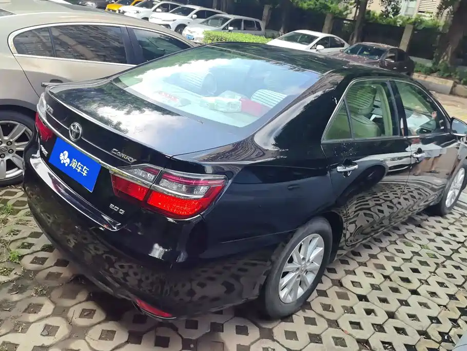Toyota Camry — миниатюра 3