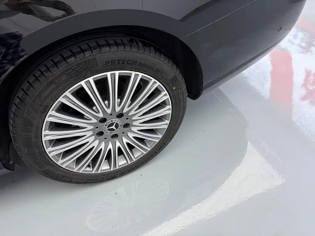 Mercedes-Benz E-Class — миниатюра 3