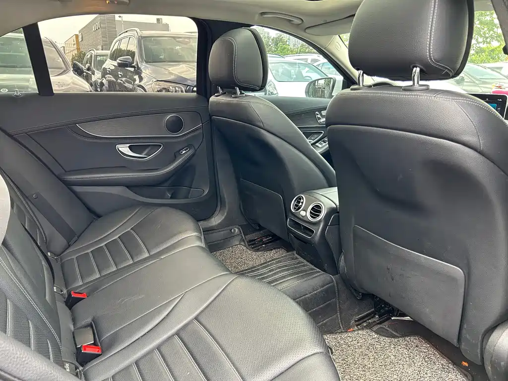 Mercedes-Benz C-Class — миниатюра 12