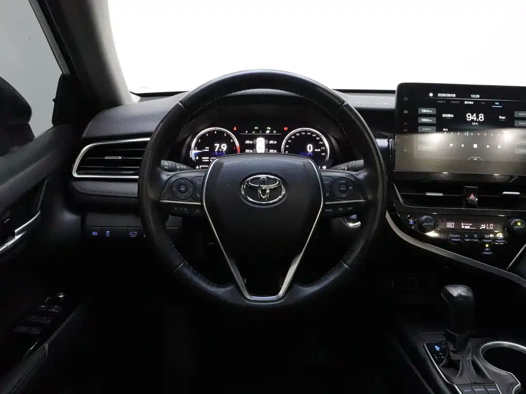Toyota Camry — миниатюра 16