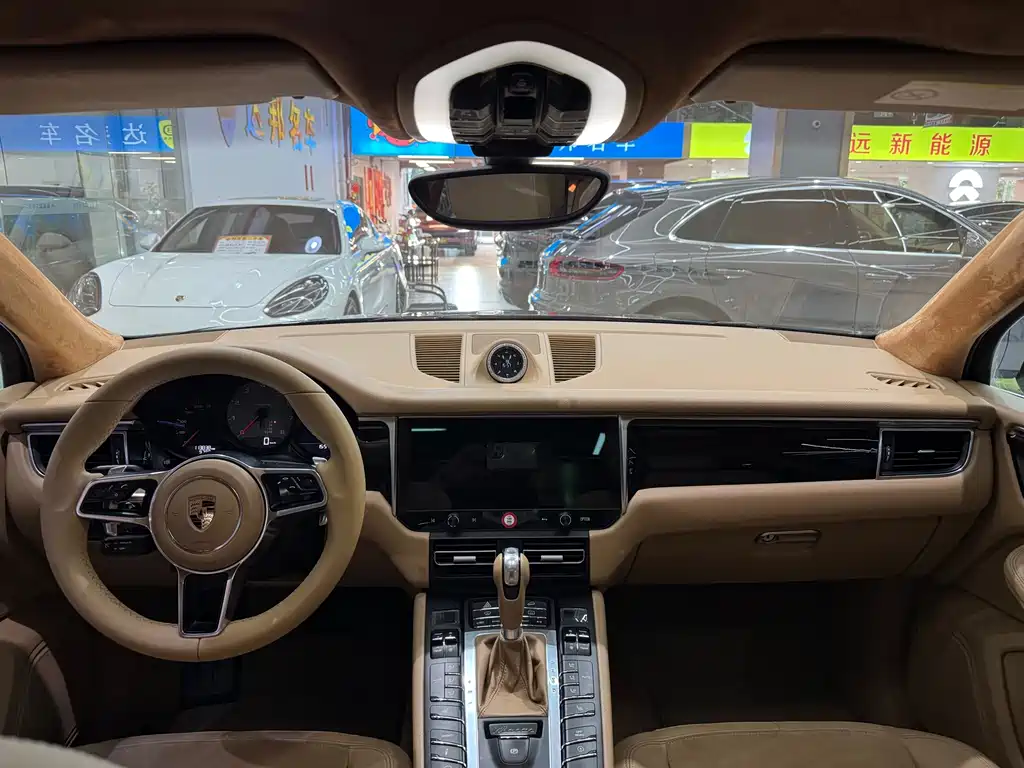 Porsche Macan — миниатюра 10