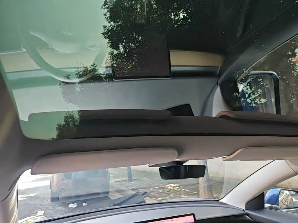 Tesla Model 3 — миниатюра 18