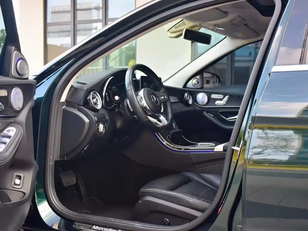Mercedes-Benz C-Class — миниатюра 6
