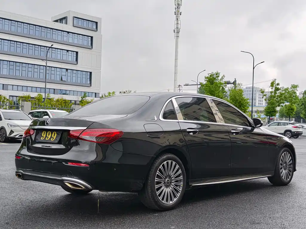 Mercedes-Benz E-Class — миниатюра 11