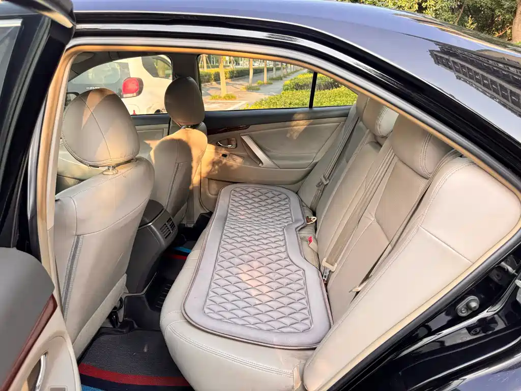 Toyota Camry — миниатюра 9