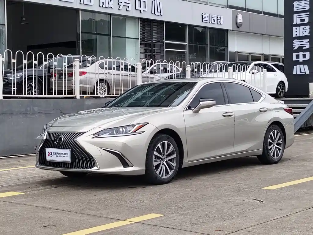 Lexus ES 2020 200