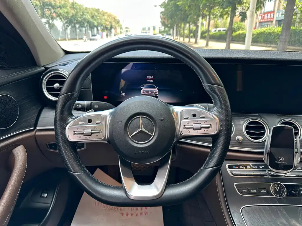 Mercedes-Benz E-Class — миниатюра 7