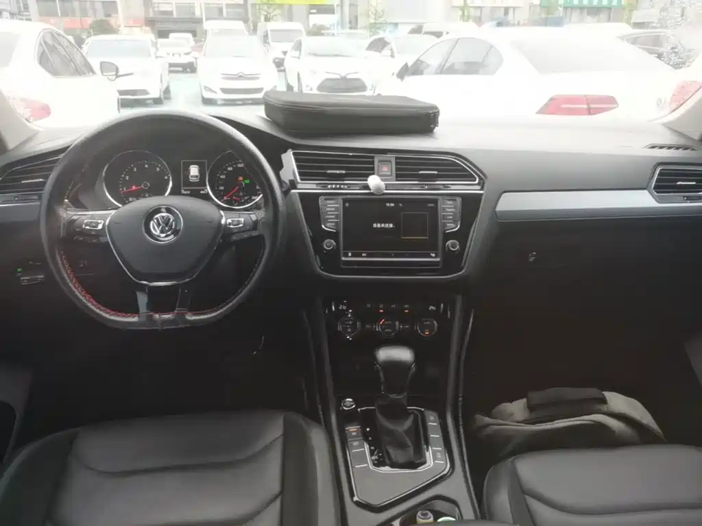 Volkswagen Tiguan L — миниатюра 10