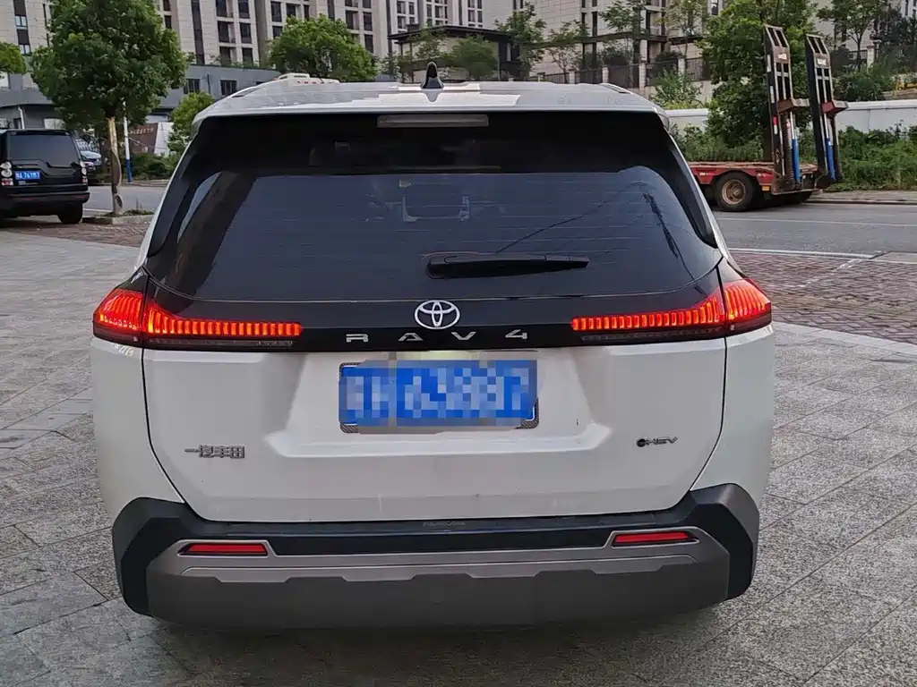 Toyota RAV4 — миниатюра 5