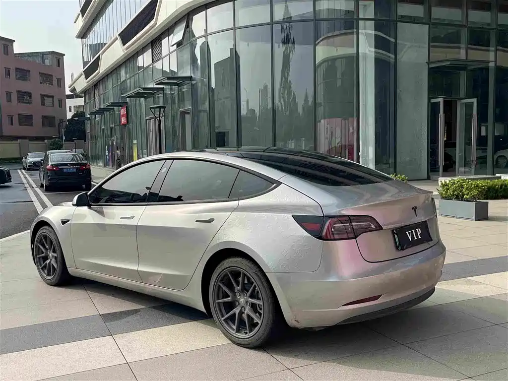 Tesla Model 3 — миниатюра 5