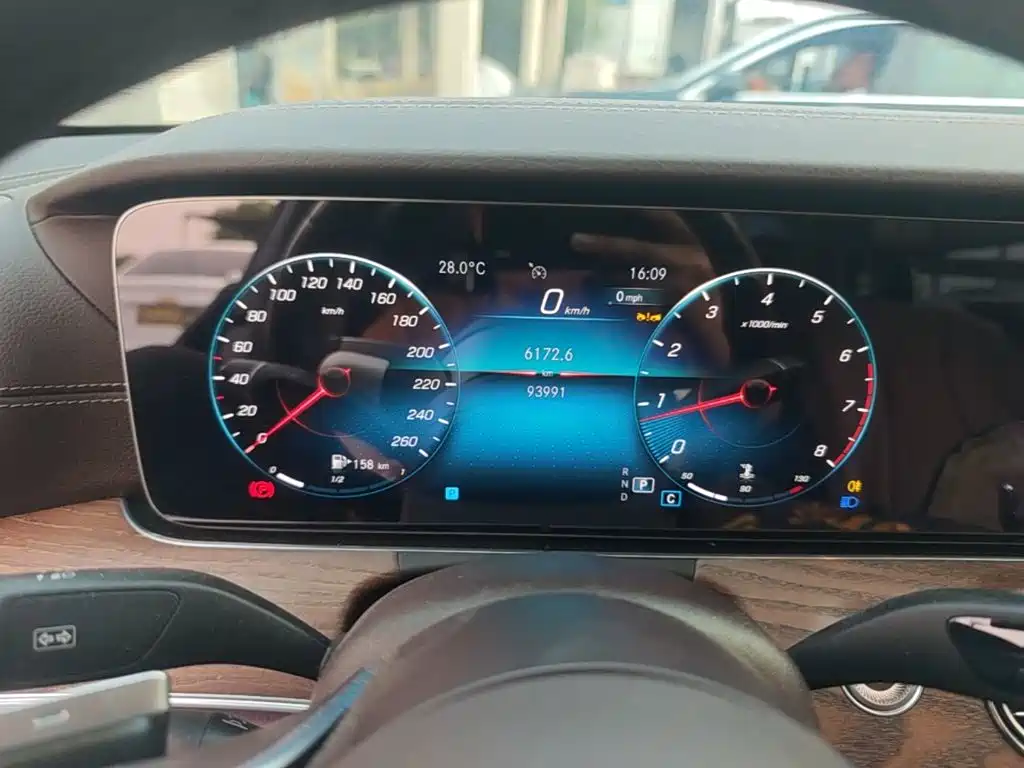 Mercedes-Benz E-Class — миниатюра 12