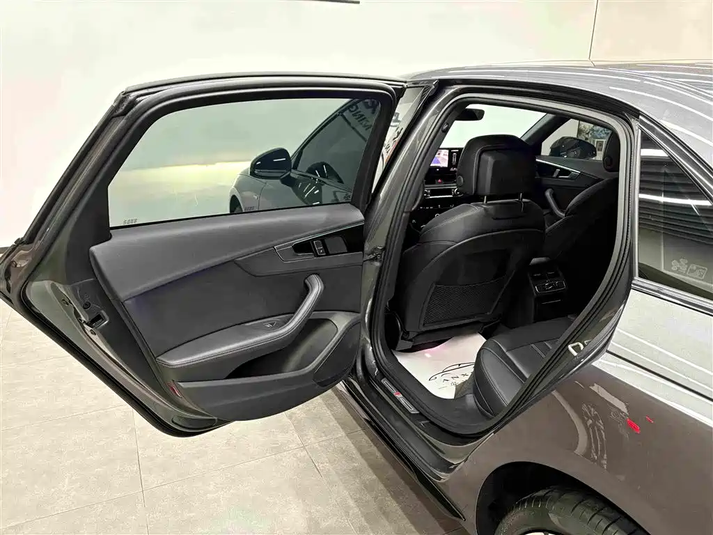 Audi A4L — миниатюра 12