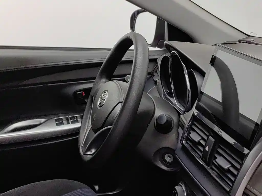 Toyota Yaris L — миниатюра 22