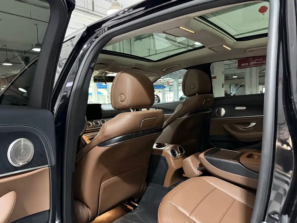 Mercedes-Benz E-Class — миниатюра 6