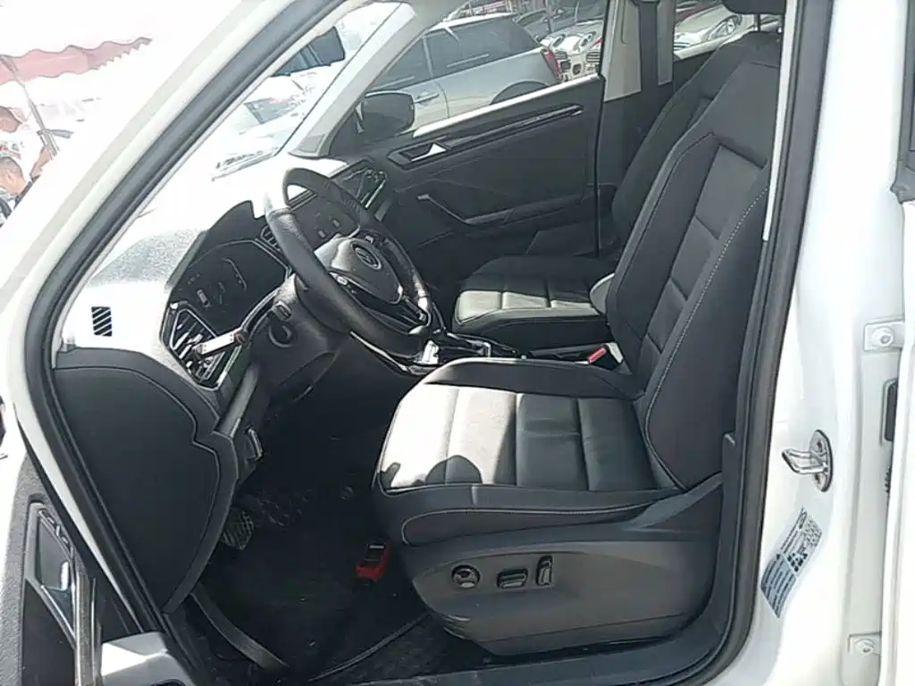 Volkswagen T-Roc — миниатюра 15