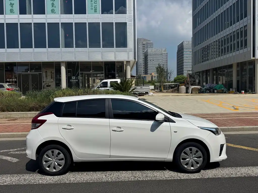 Toyota Yaris L — миниатюра 8