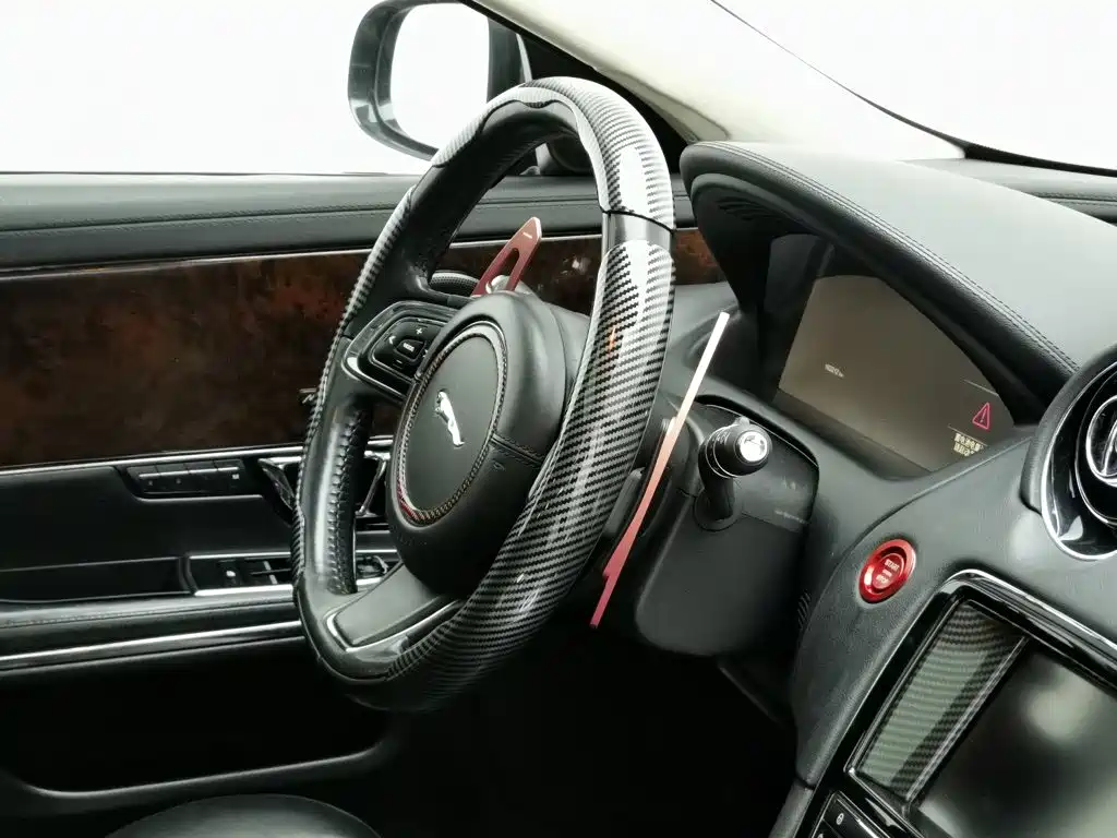 Jaguar XJ — миниатюра 22