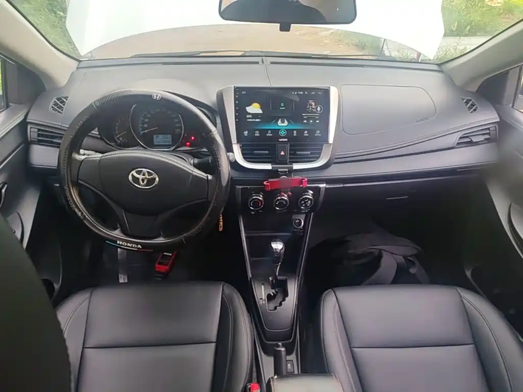 Toyota Yaris L — миниатюра 10