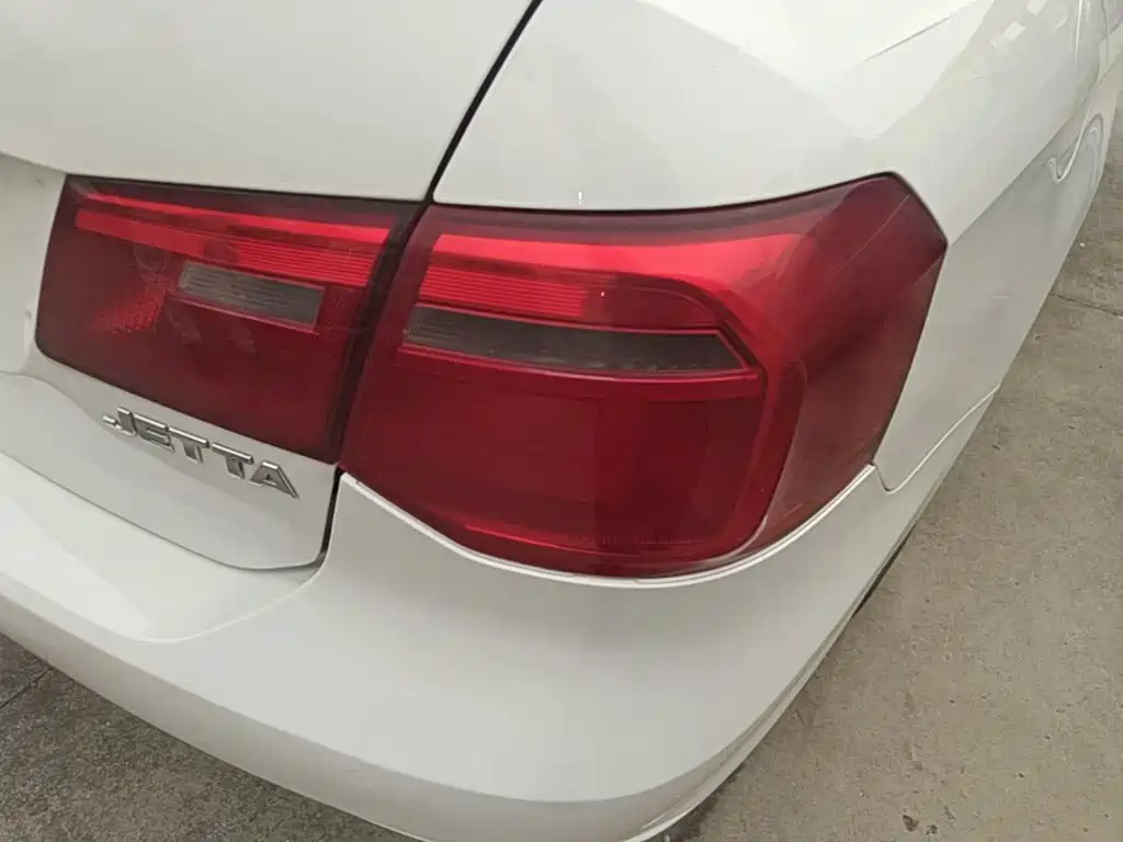 Volkswagen Jetta — миниатюра 8
