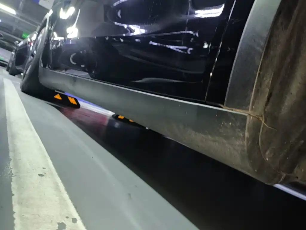 Tesla Model Y — миниатюра 21
