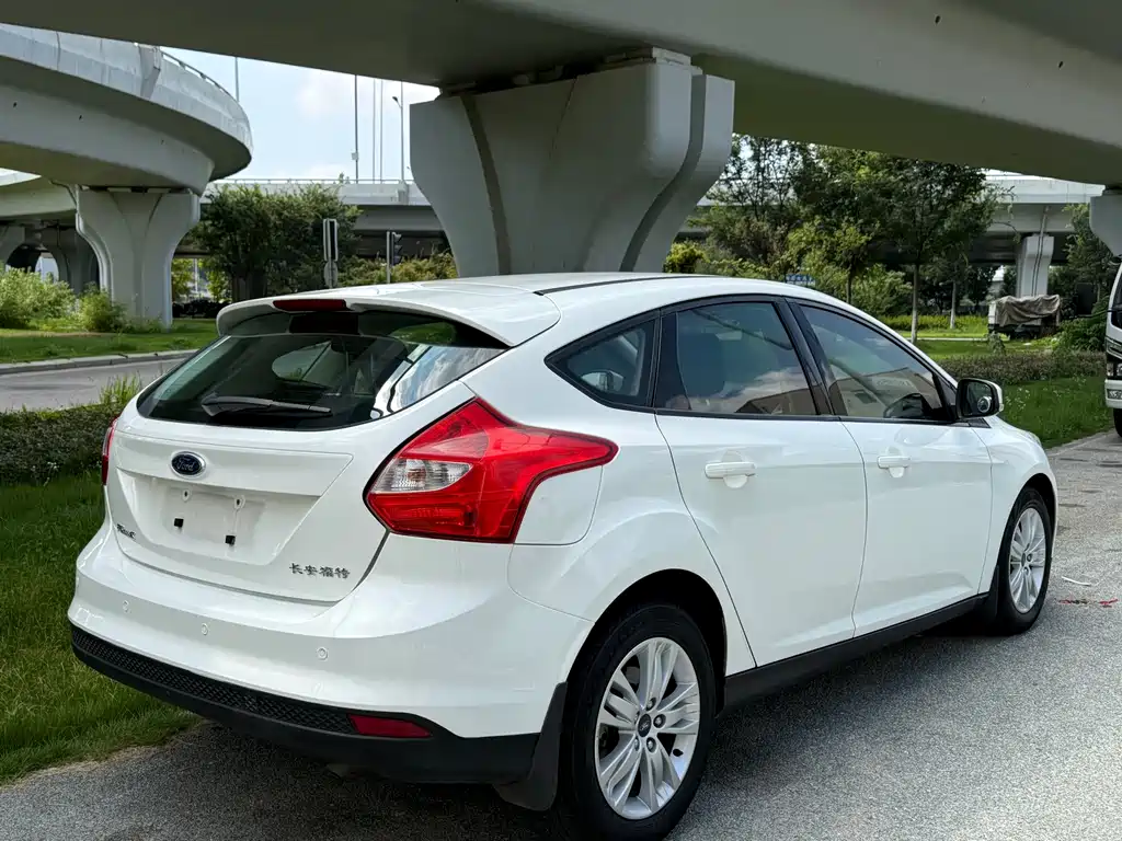 Ford Focus Hatchback 1.6L Auto Comfort Type, фото 3