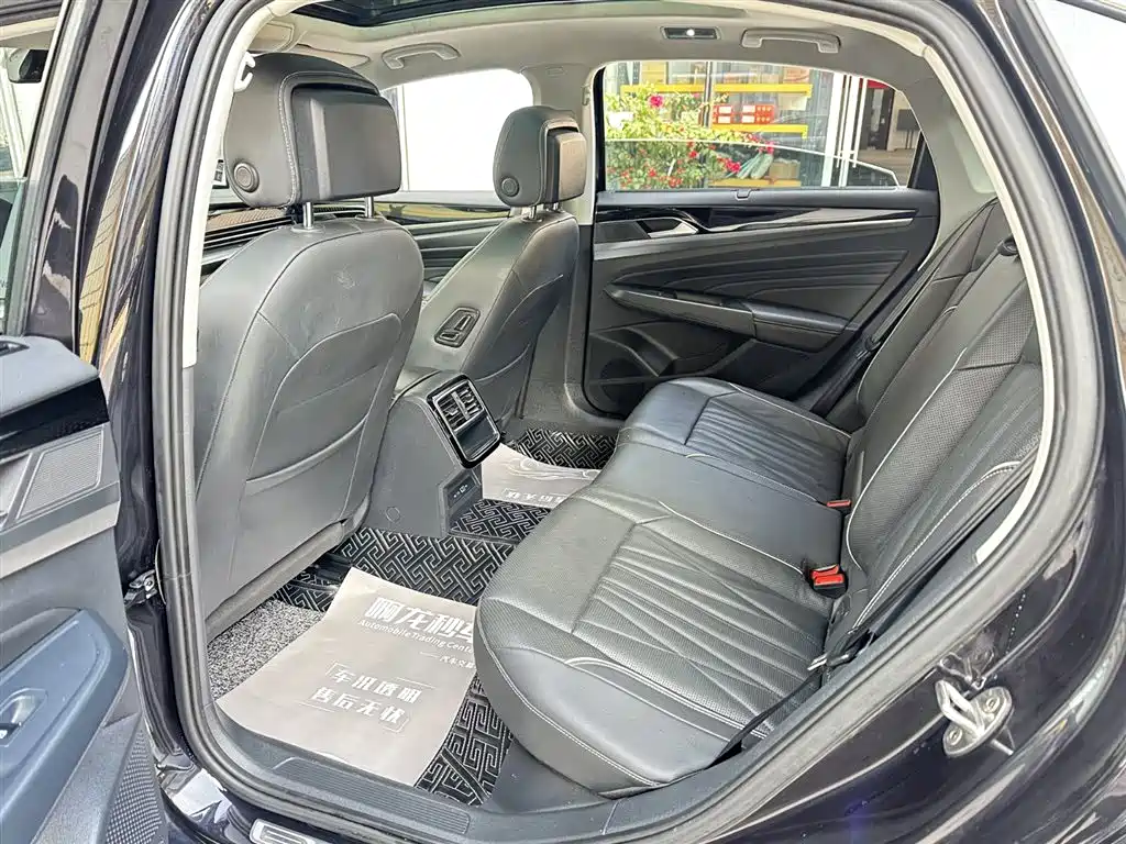 Volkswagen Passat 2022 330TSI Luxury