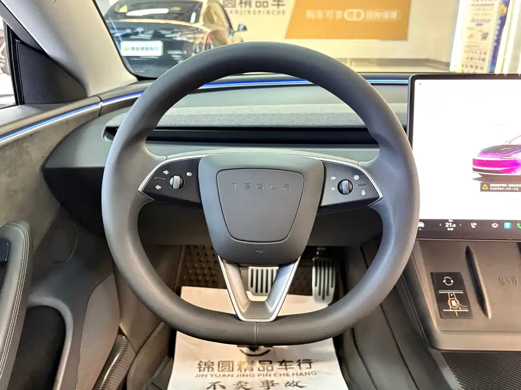 Tesla Model 3 — миниатюра 16