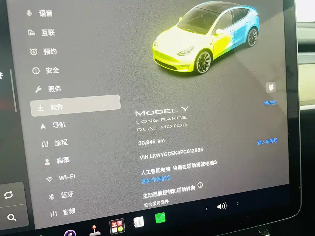 Tesla Model Y — миниатюра 8