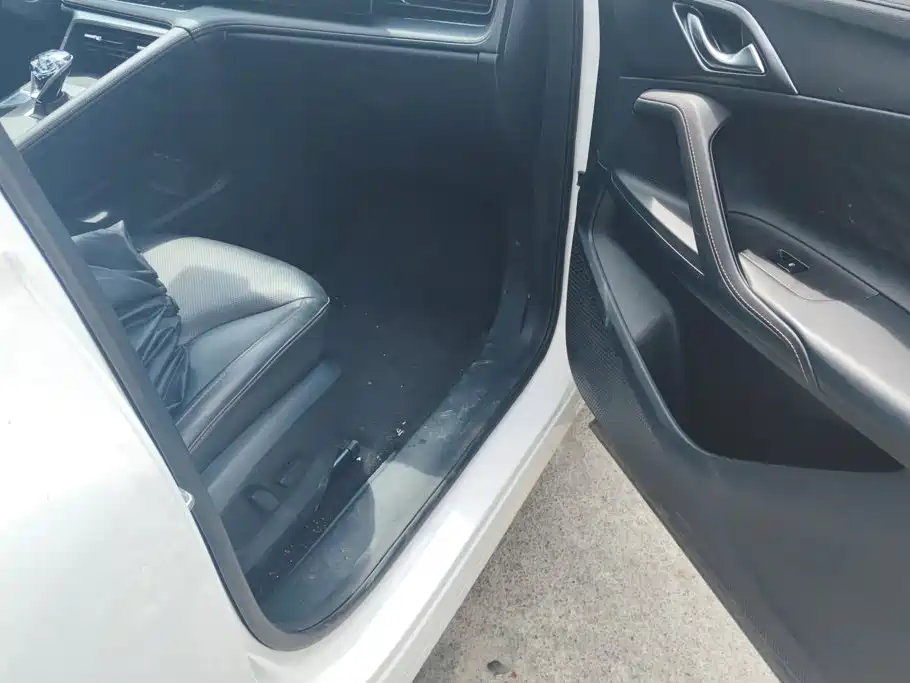 Roewe RX5 — миниатюра 8