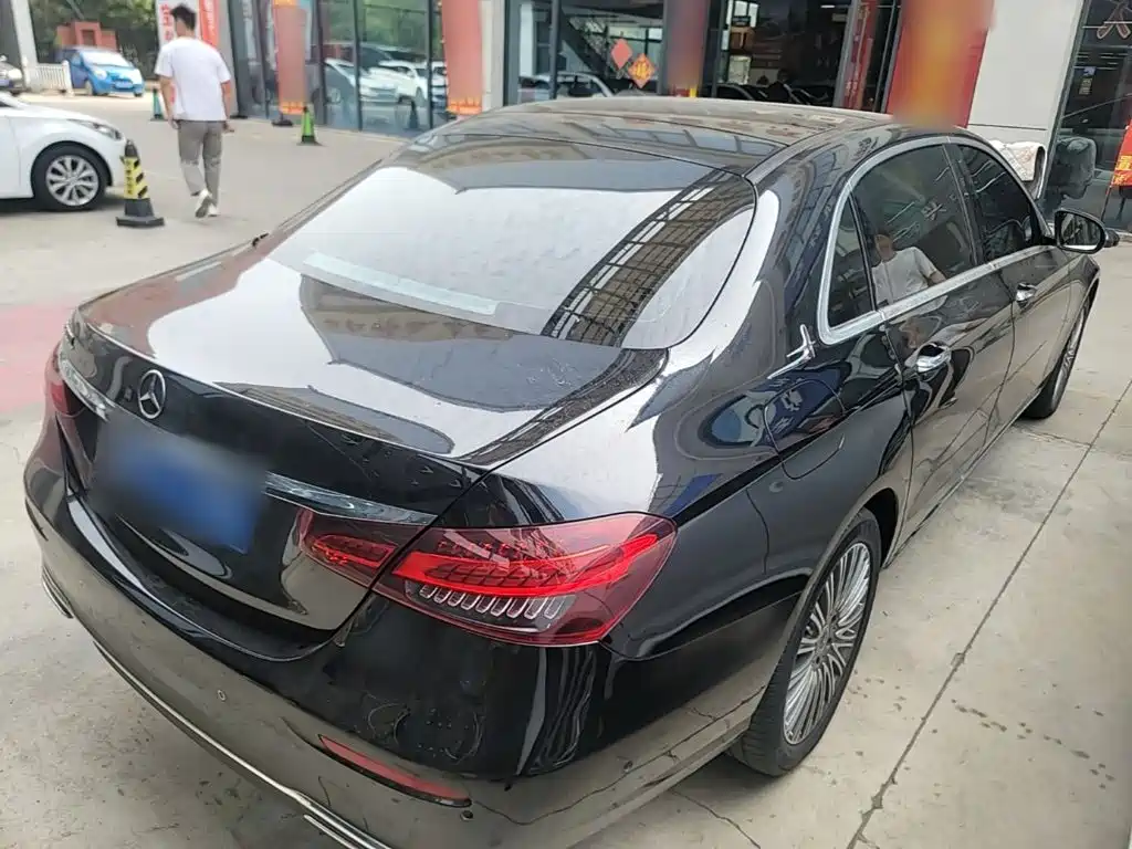 Mercedes-Benz E-Class — миниатюра 7