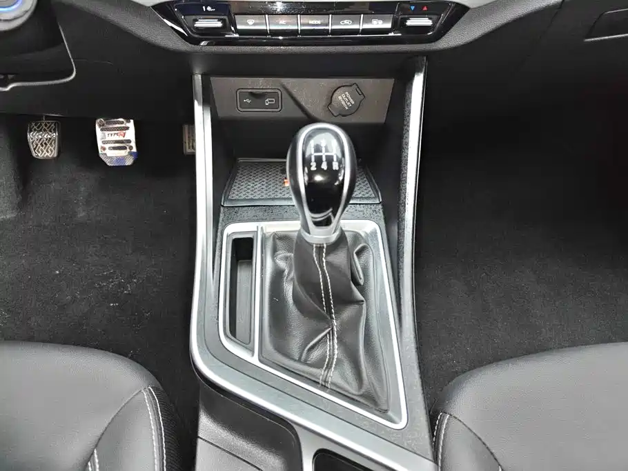 Geely Vision X3 — миниатюра 16