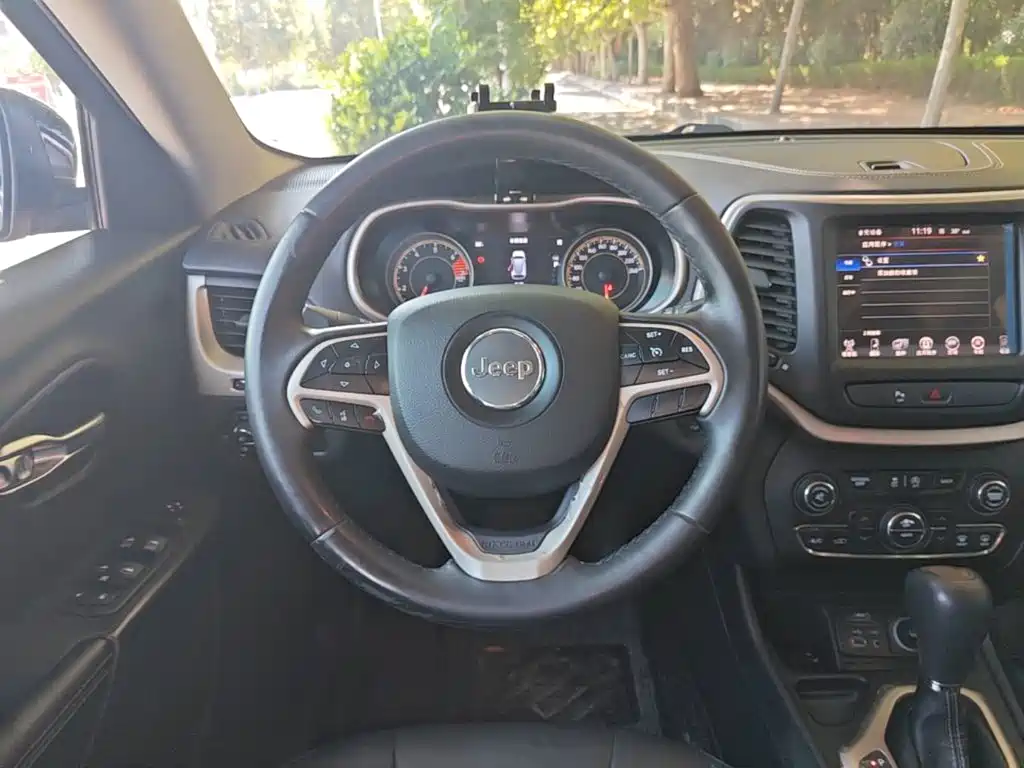 Jeep Cherokee — миниатюра 11