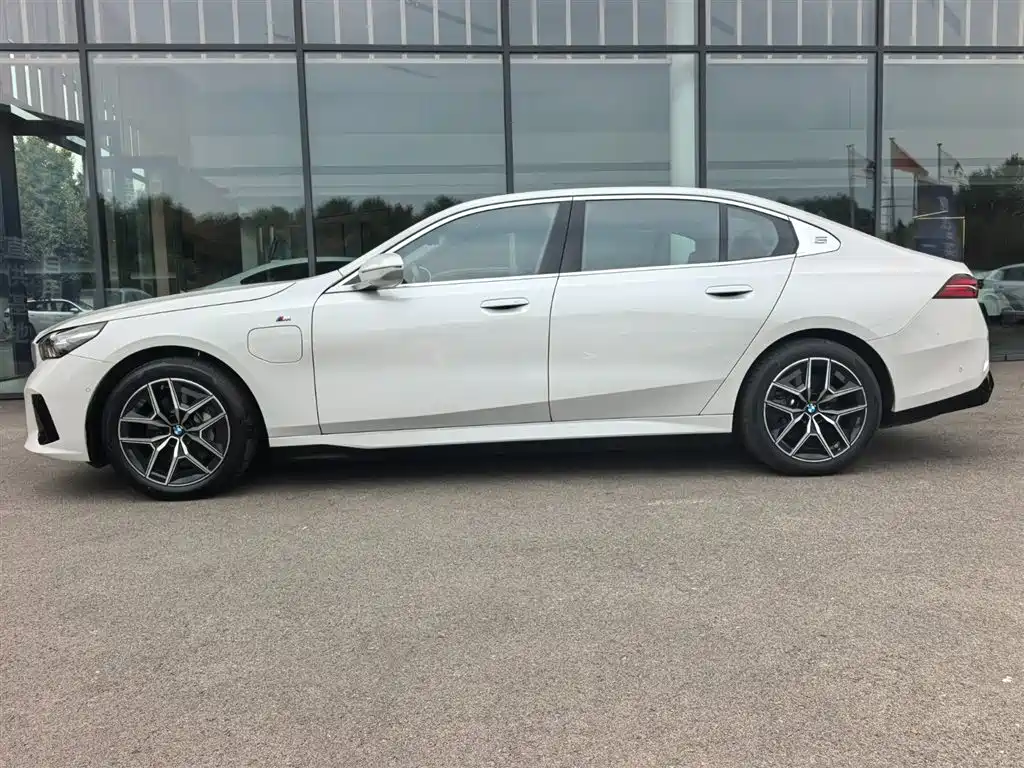 BMW i5 — миниатюра 3