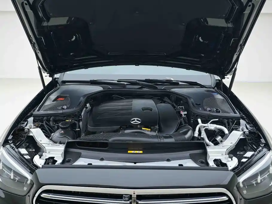 Mercedes-Benz E-Class — миниатюра 6