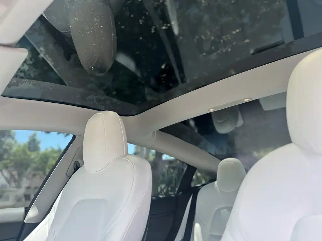 Tesla Model 3 — миниатюра 16