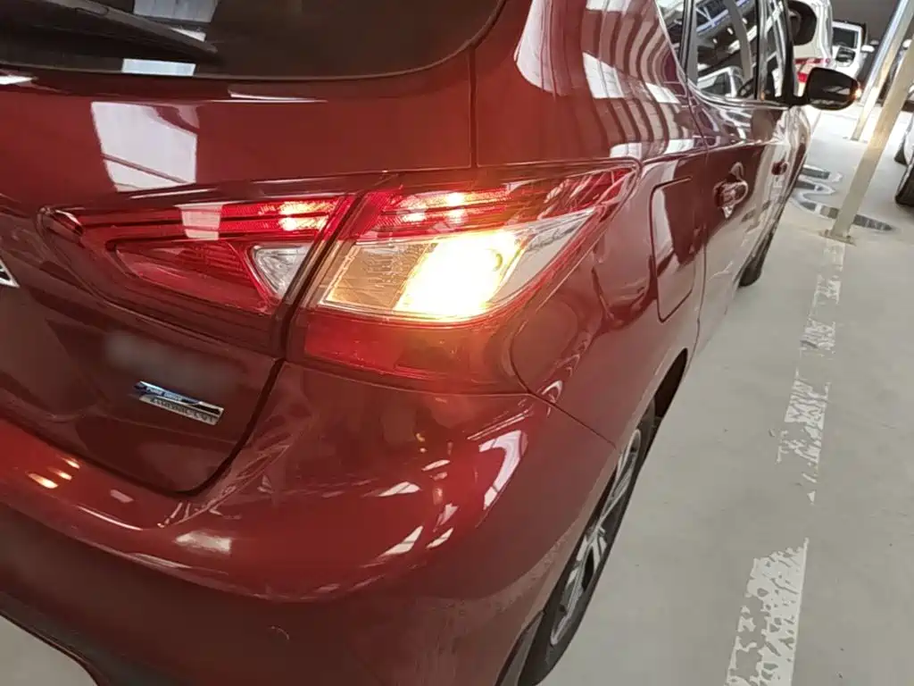 Nissan Tiida — миниатюра 8