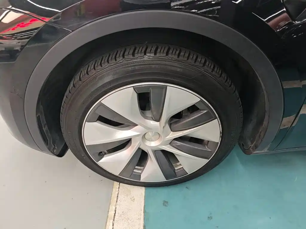 Tesla Model Y — миниатюра 23