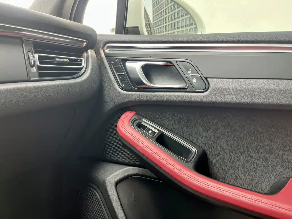 Porsche Macan — миниатюра 11