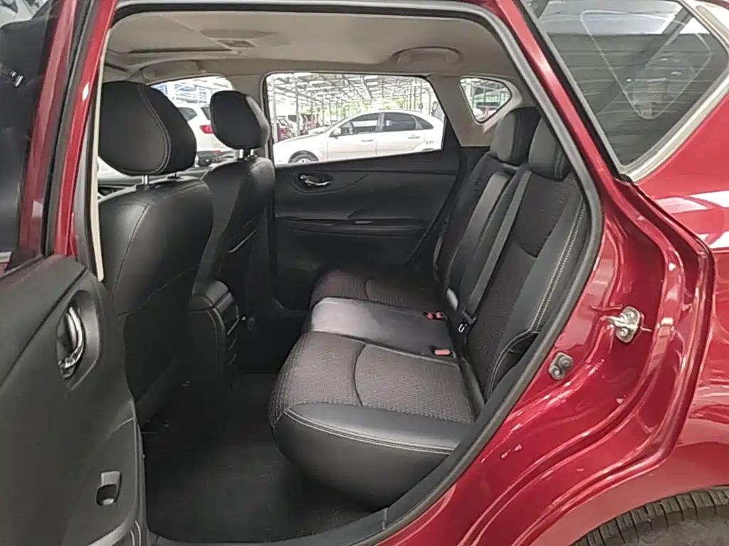 Nissan Tiida — миниатюра 17