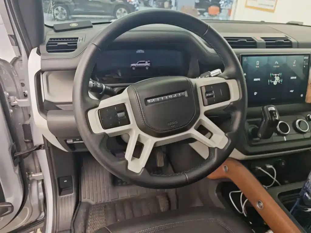 Land Rover Defender — миниатюра 5
