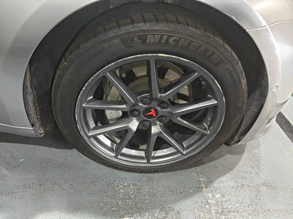 Tesla Model 3 — миниатюра 12