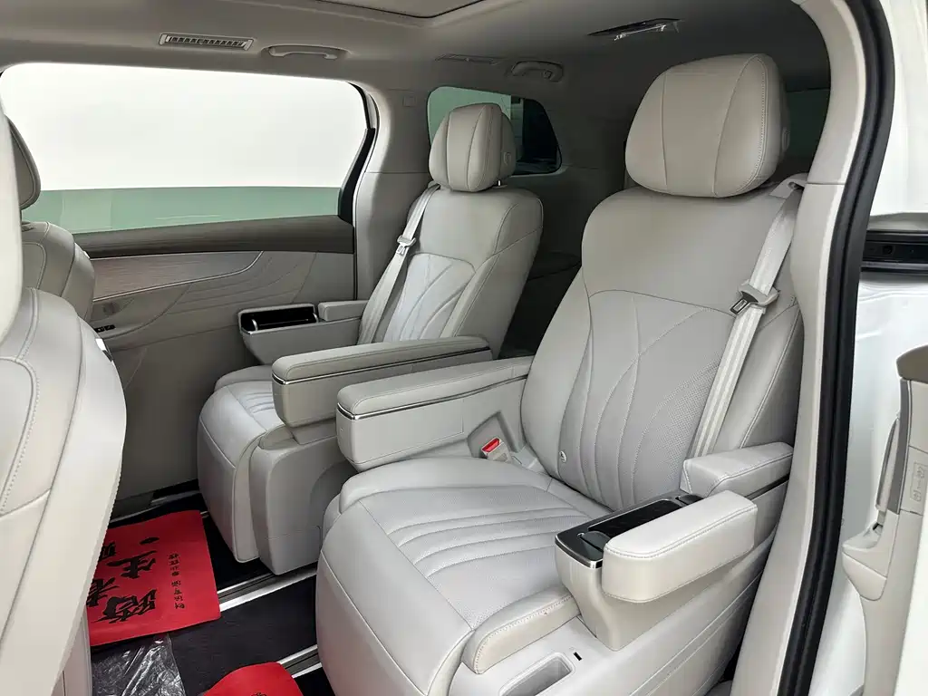 Roewe iMAX8 New Energy — миниатюра 17