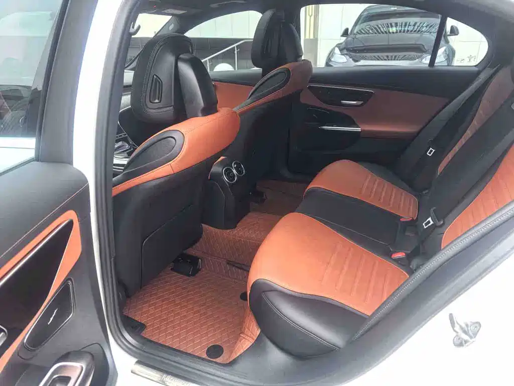 Mercedes-Benz C-Class — миниатюра 6